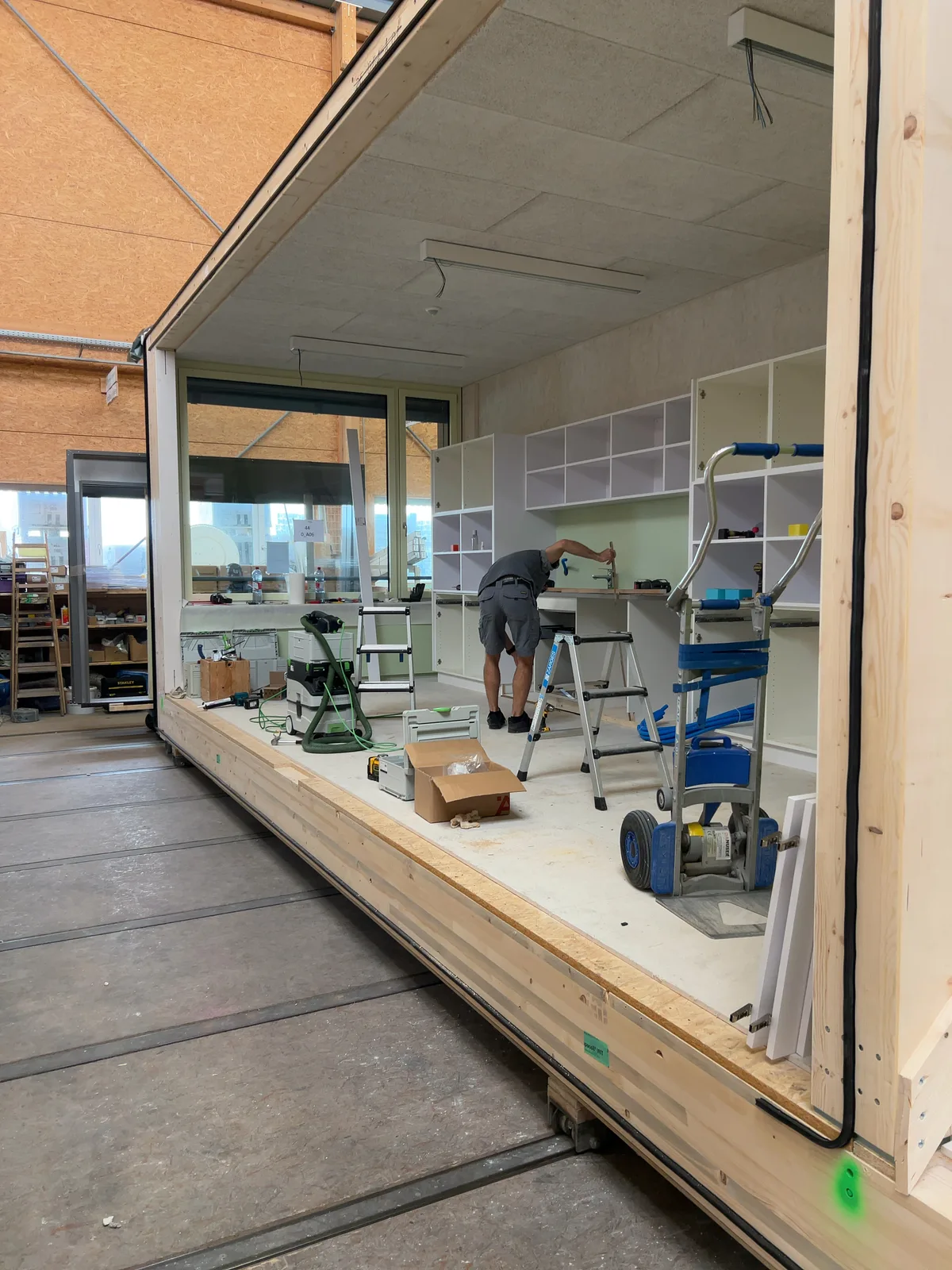 Innenseite eines Moduls für die neue Kantonsschule bei der Empa in Dübendorf.